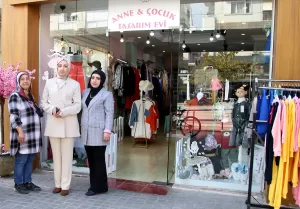 ANTALYA (AA) – AYŞE YILDIZ – Antalya'da, hayırsever kadın esnafın