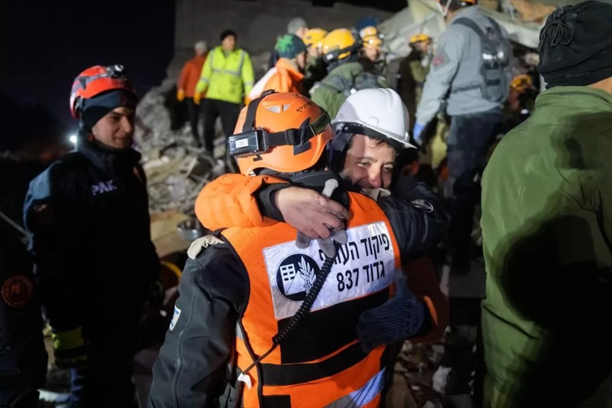 Depremden 127 saat sonra bir kişi enkazdan kurtarıldı