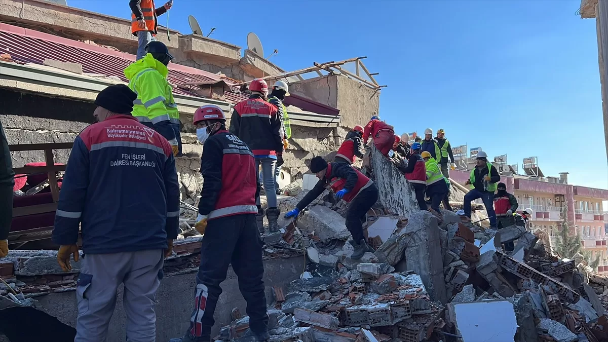 Kahramanmaraş'ta enkaz altında kalan kadın, 58 saat sonra kurtarıldı