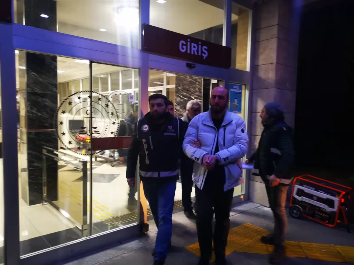 Kahramanmaraş'ta yıkılan binalara ilişkin 3 kişi tutuklandı