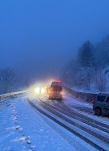 BURSA (AA) – Bursa'nın Orhaneli ilçesinde kar yağışı nedeniyle kente