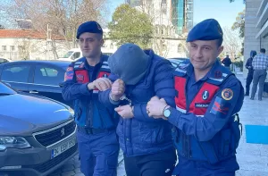 SAMSUN (AA) – Samsun'un Canik ilçesinde, kargoyla gönderilen spor ayakkabıların