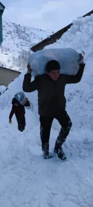 HAKKARİ (AA) – Hakkari'nin Şemdinli ilçesinde vatandaşlar, "asrın felaketi"ni yaşayan
