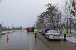 KASTAMONU (AA) – Kastamonu'nun Taşköprü ilçesinde cenazeye gidenlerin bulunduğu otobüsün