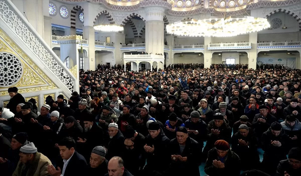 Kırgızistan camilerinde “asrın felaketi”nde hayatlarını kaybedenler için dualar okundu