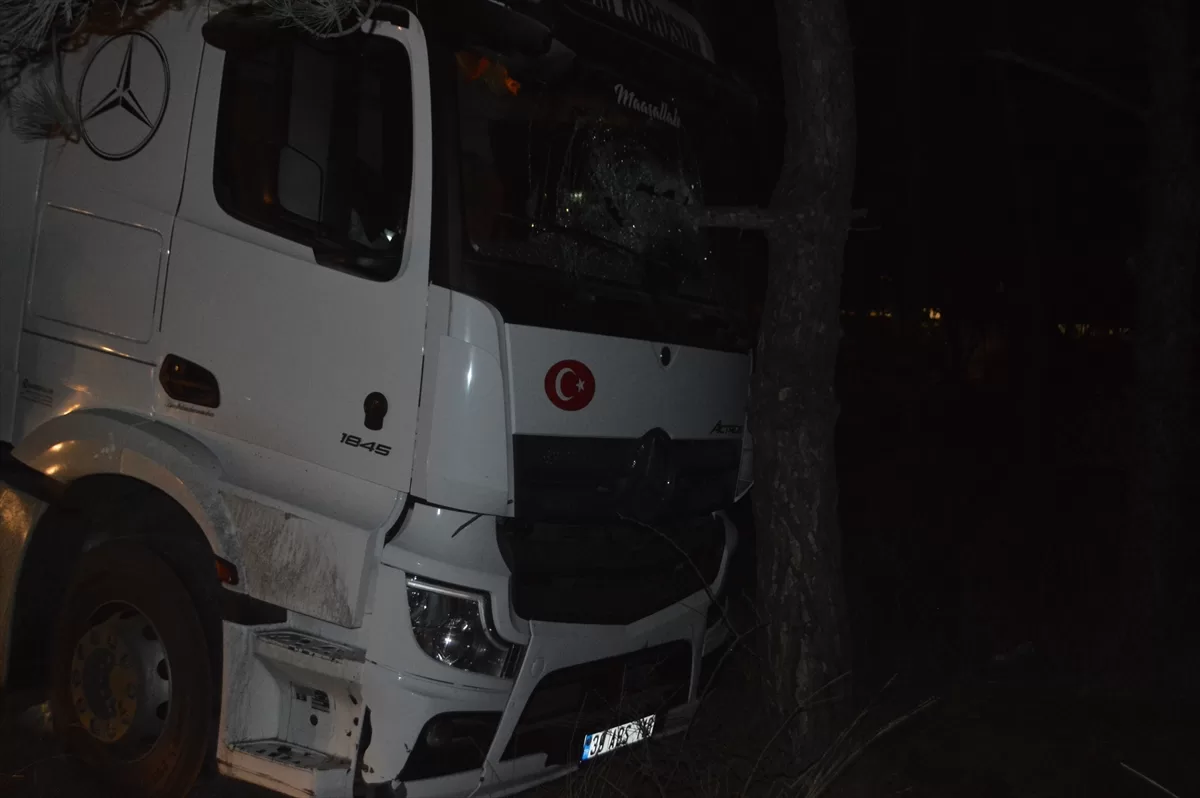 Kırklareli'nde çarpışan iki tırın sürücüsü yaralandı
