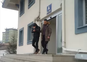 KARABÜK (AA) – Karabük'te randevu konusunda kendisine yardımcı olmadığı gerekçesiyle