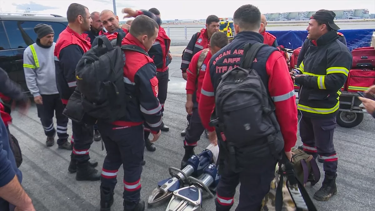 KKTC, deprem bölgesindeki arama kurtarma çalışmaları için polis ve itfaiye ekibi gönderdi