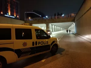 KOCAELİ (AA) – Kocaeli'nin Derince ilçesinde bir kişi tünel girişinde