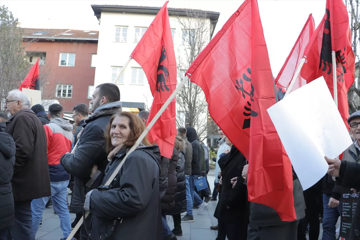 Kosovalı öğrenciler ülkede Sırp Belediyeler Birliği kurulmasını ihtimalini protesto etti