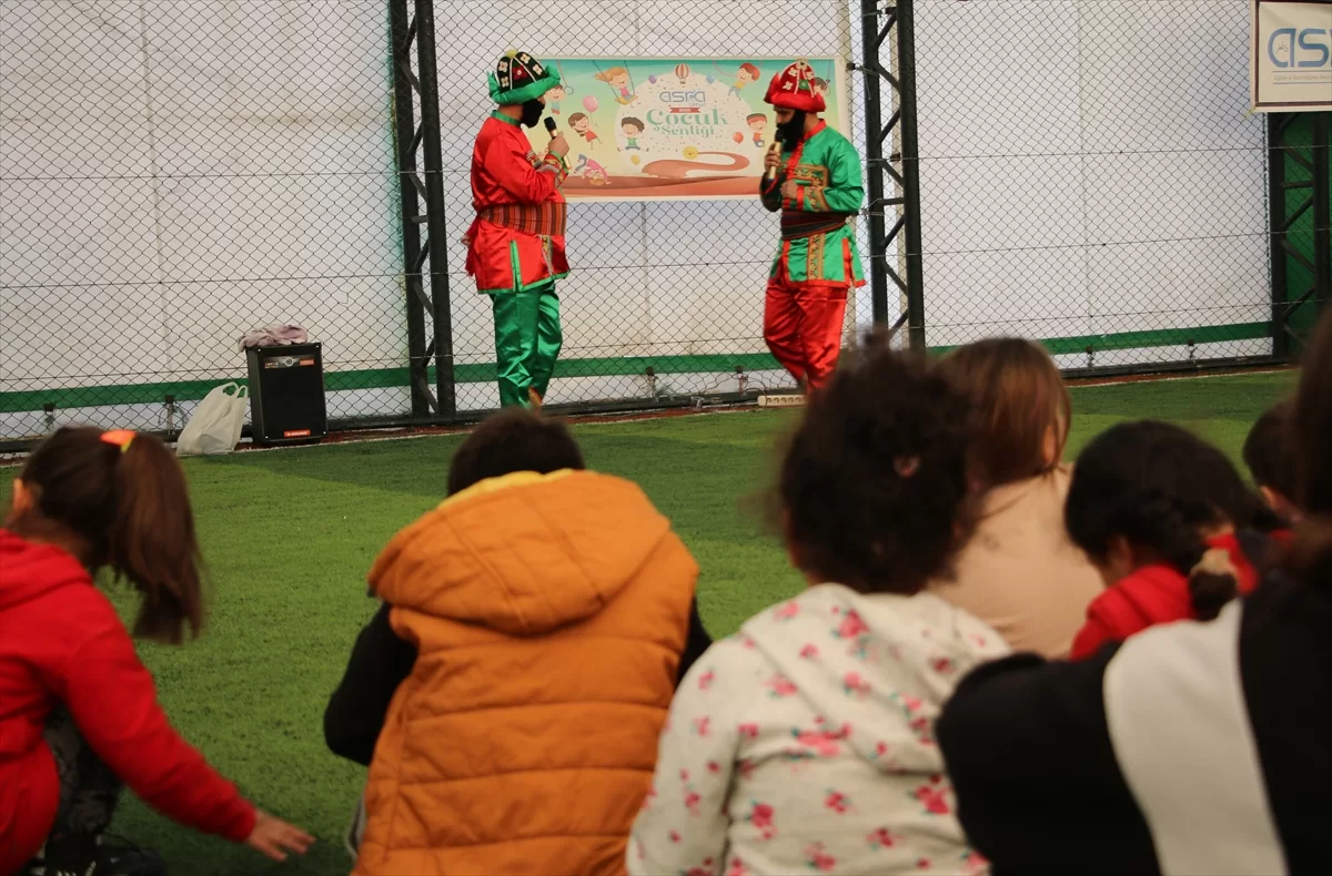 Kütahya'da misafir edilen depremzede çocuklara Karagöz ve Hacivat gösterisi sunuldu