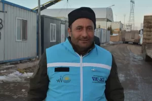 - Van Valiliğinin koordinesinde, 300 personelle yapımı süren konteyner kentin