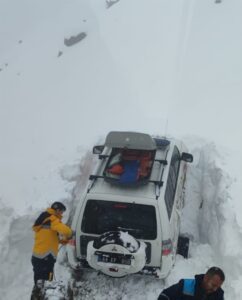MALATYA (AA) – Malatya'nın Pütürge ilçesinde yolu kardan kapanan mahallede