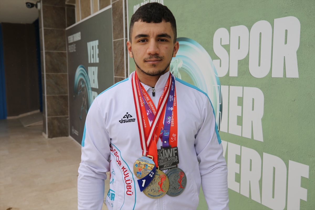 Masa tenisinden haltere yönelen milli sporcu Yaşar Karaca, olimpiyat madalyası hedefliyor: