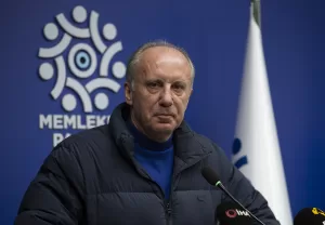 - "10 il hariç üniversiteleri derhal açın. Öğrenci yurtlarından elinizi