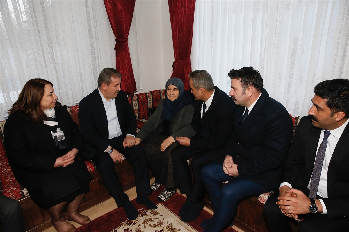 Milli Eğitim Bakanı Özer'den BBP Genel Başkanı Destici'ye taziye ziyareti