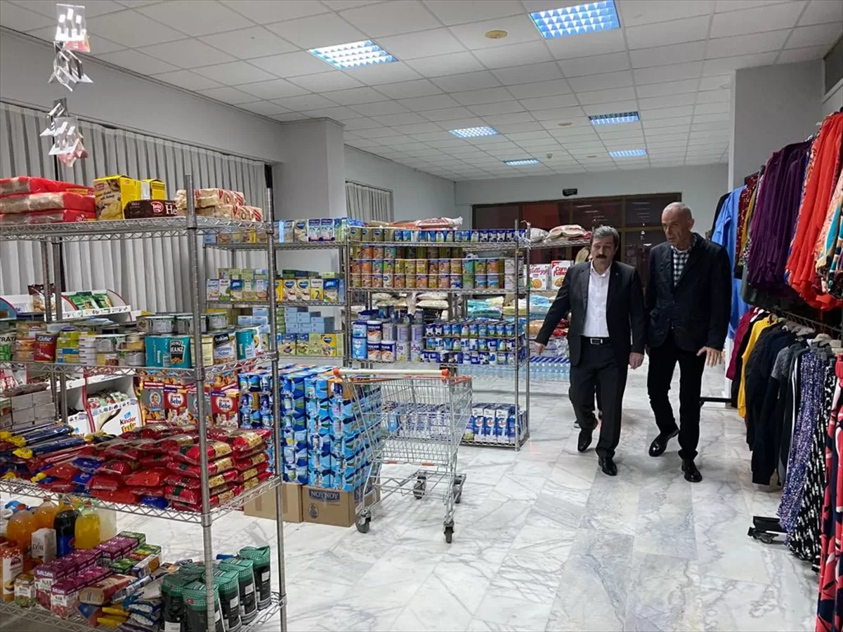 Muğla Valisi Tavlı, Marmaris'te depremzedeleri ziyaret etti
