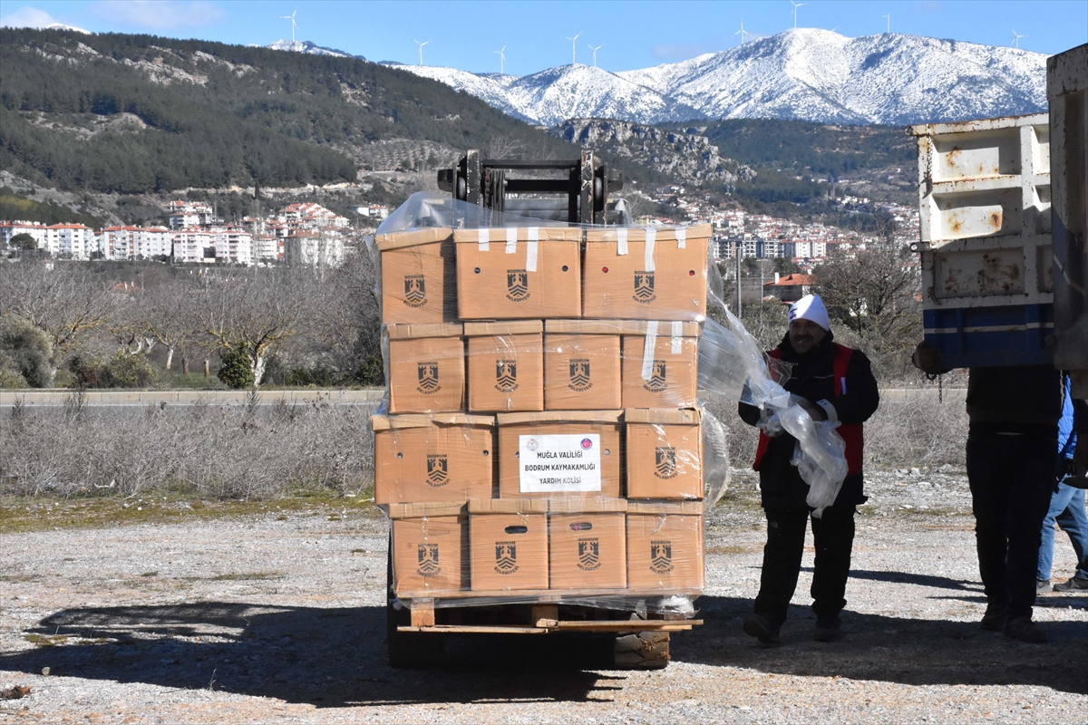 Muğla'dan deprem bölgesine yardımlar sürüyor