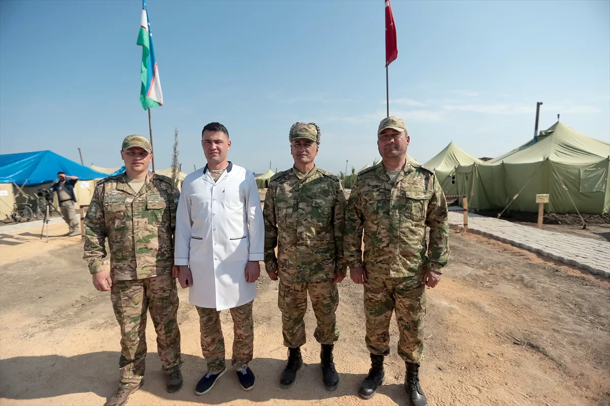 Özbek askerler, kurdukları sahra hastanesinde 3 bin kişiye sağlık hizmeti verdi