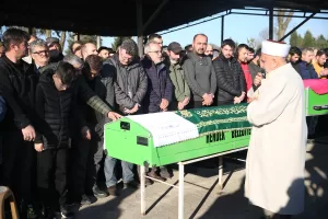 SAKARYA (AA) – Sakarya'nın Akyazı ilçesinde karbonmonoksit gazından zehirlenerek ölen