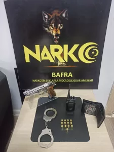 SAMSUN (AA) – Samsun'un Bafra ilçesinde aracında sahte polis rozeti