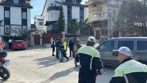 - Aile bireylerini rehin alan polis memurunu ikna çalışmaları sürüyor