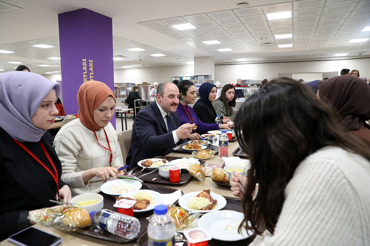 Sanayi ve Teknoloji Bakanı Varank, Diplomat Akademi Kampı'na katıldı: