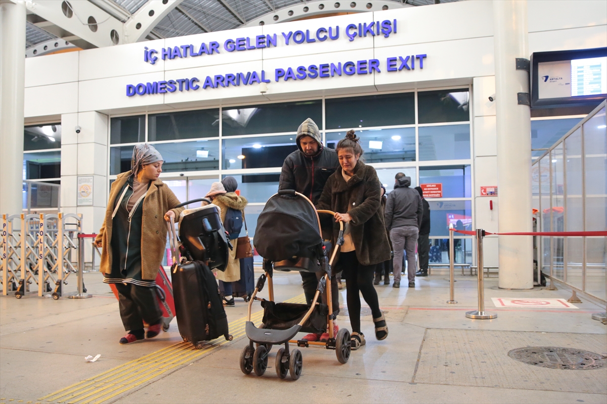 Şanlıurfa, Adana ve Hatay'daki depremzedelerin bazıları Antalya'ya getirildi