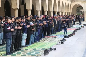 - Namaza Hazine ve Maliye Bakanı Nureddin Nebati de katıldı