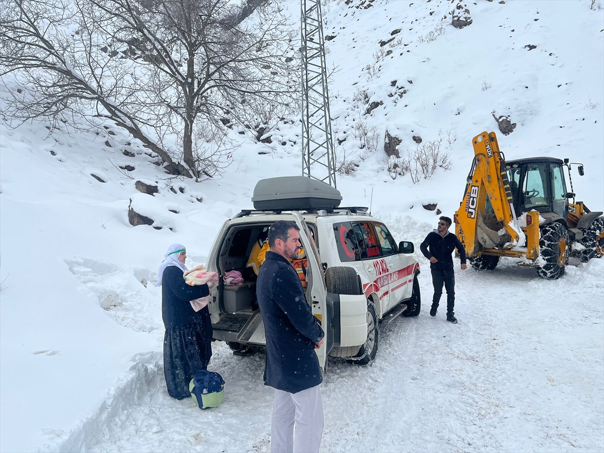 Siirt'te ekipler rahatsızlanan kardeşler için seferber oldu