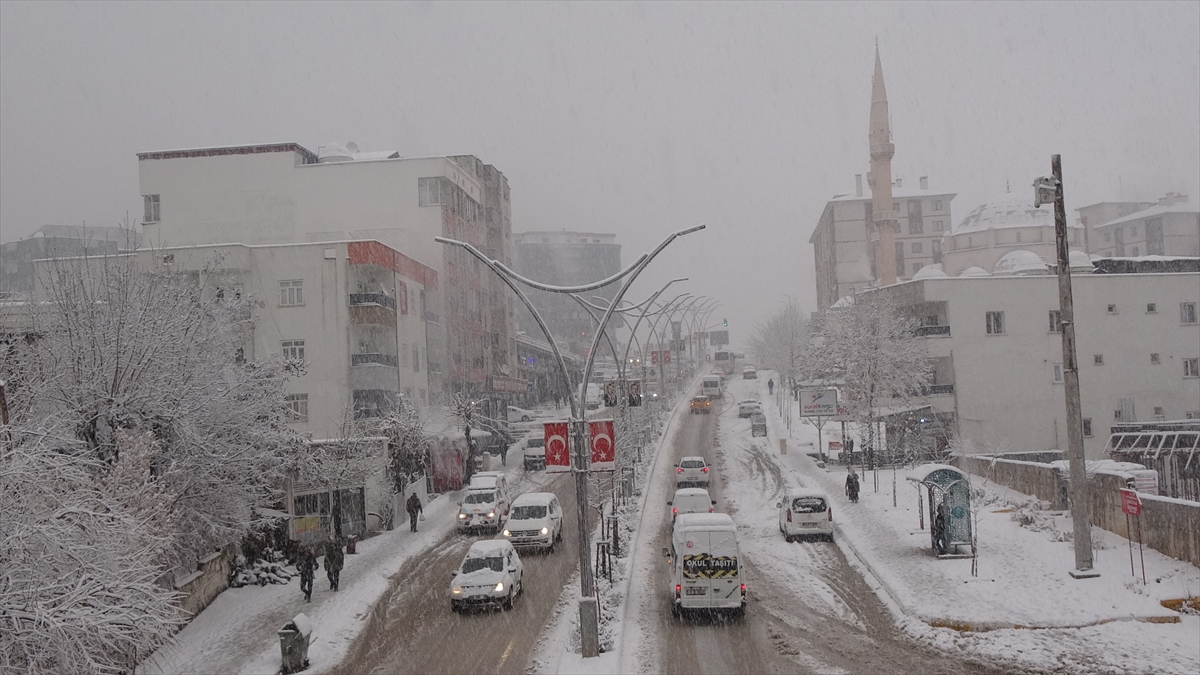 Şırnak’ta kar hayatı olumsuz etkiledi