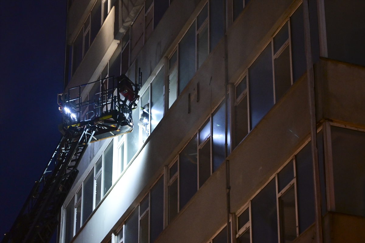 Şişli’de 8 katlı boş binada çıkan yangın söndürüldü