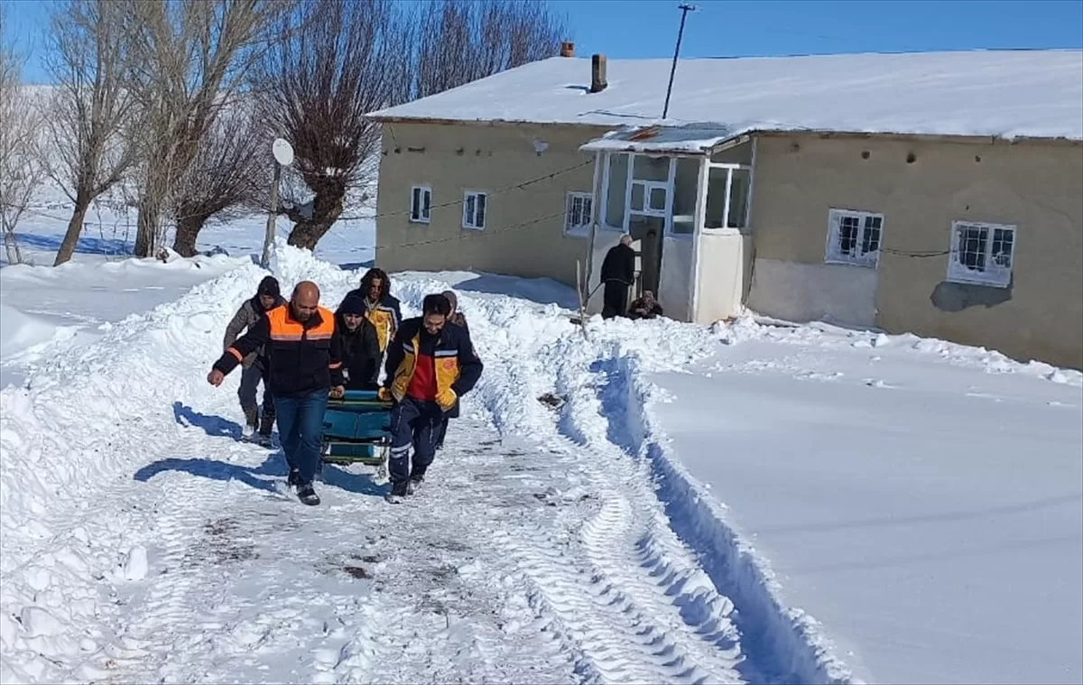 Sivas'ta karla mücadele ekipleri diyabet hastası için seferber oldu