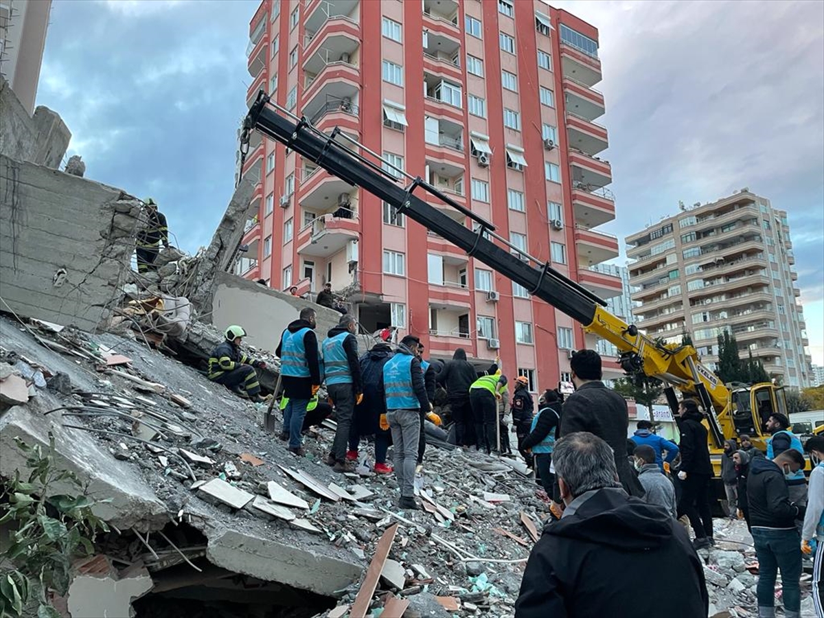 Tarım ve Orman Bakanı Kirişci, depremden etkilenen Adana'da incelemelerini sürdürdü
