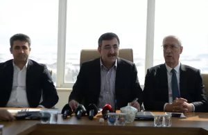 - "Valilik ve belediye koordinesinde Bingöl'den 11 binden fazla battaniye,