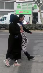 TEKİRDAĞ (AA) – Tekirdağ'ın Çorlu ilçesinde kucağında oyuncak bebekle dilenen