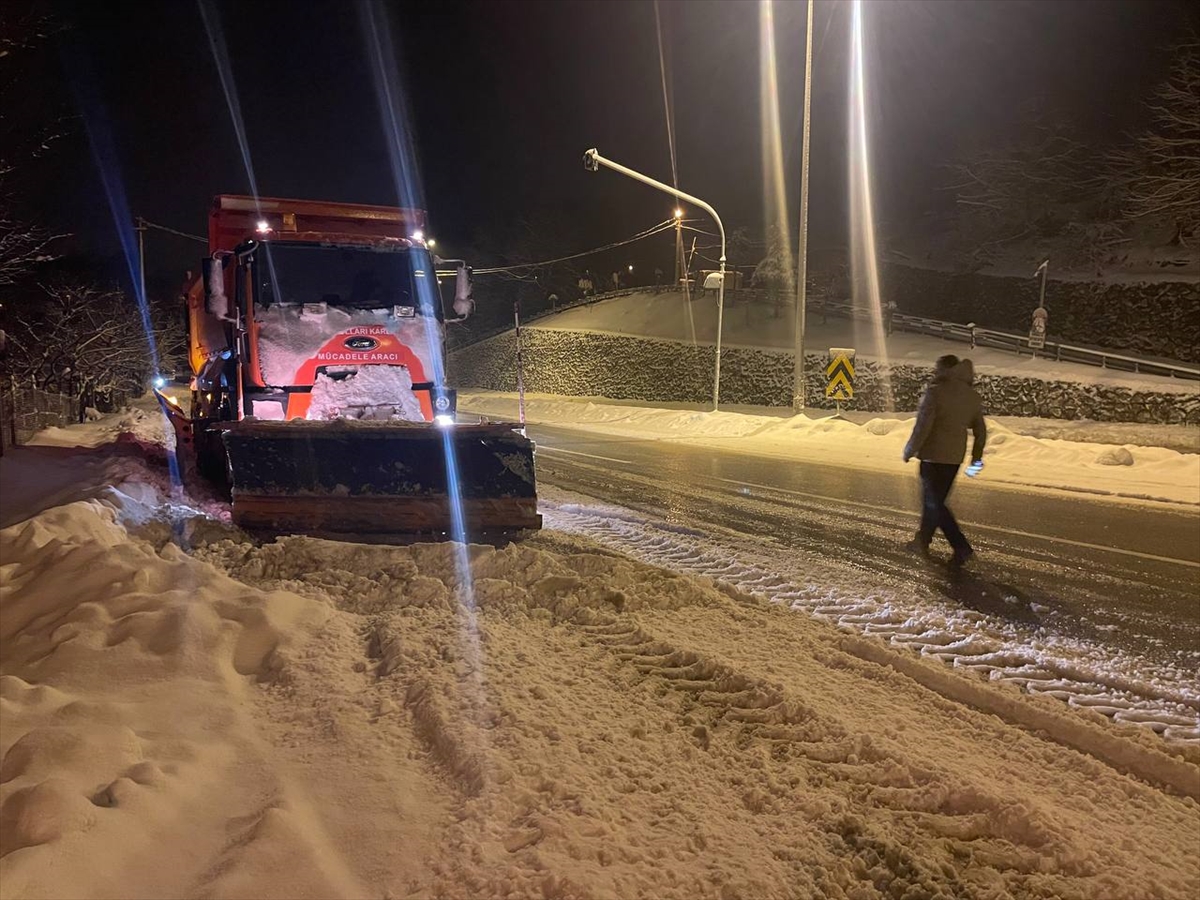 GÜNCELLEME – Tipi ve kar yağışı nedeniyle ulaşıma kapatılan Düzce-Zonguldak Batı Karadeniz bağlantı yolu açıldı