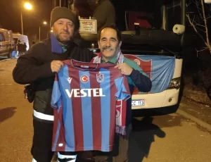 TRABZON (AA) – Trabzon Büyükşehir Belediye Başkanı Murat Zorluoğlu, bordo-mavili