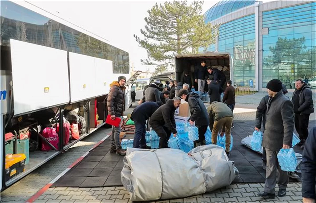 Trakya Üniversitesi ve adliye personeli 52 kişi çalışmalara katılmak üzere deprem bölgesine hareket etti