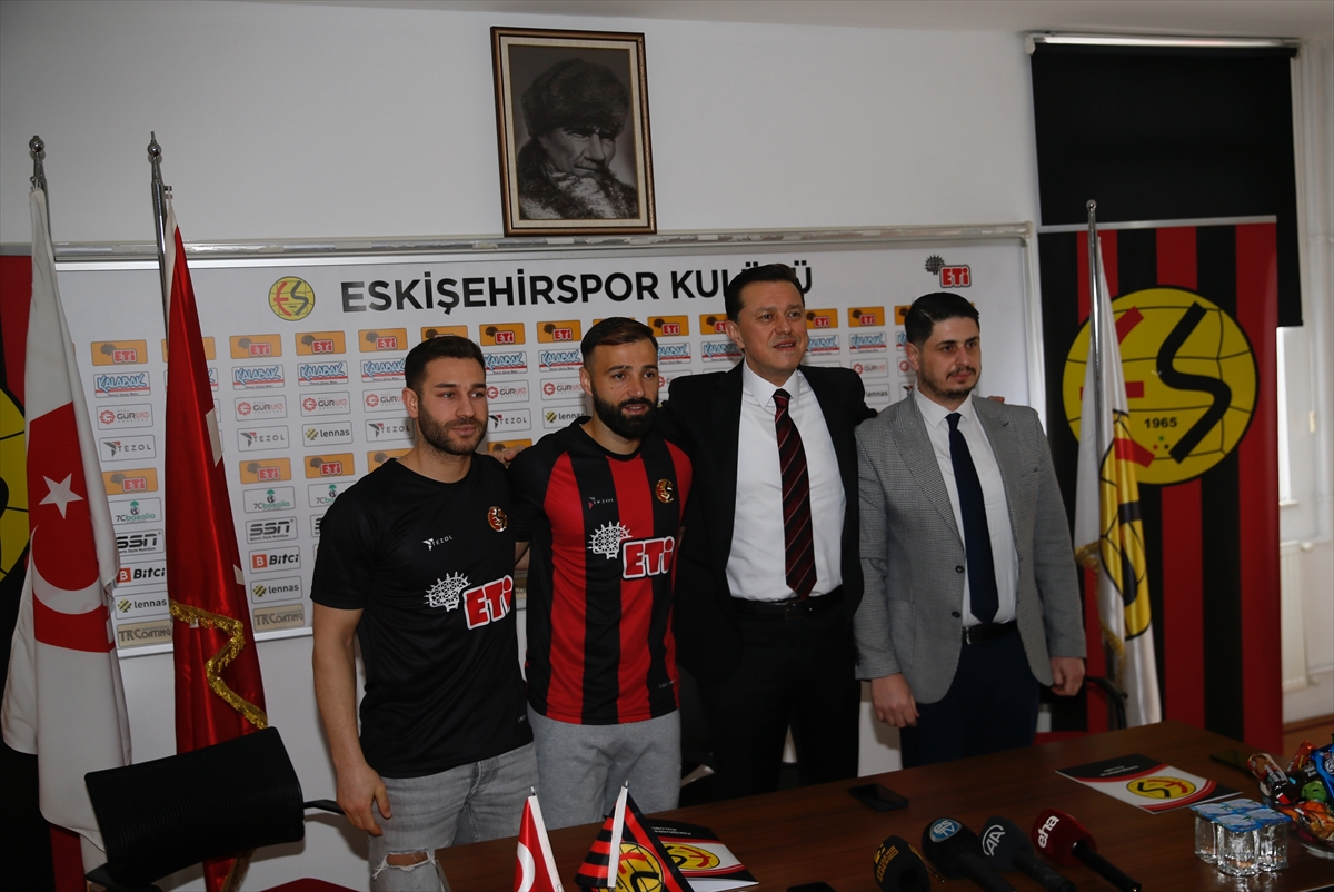 Transfer yasağı 4 yıl sonra kaldırılan Eskişehirspor, iki futbolcuyla sözleşme imzaladı