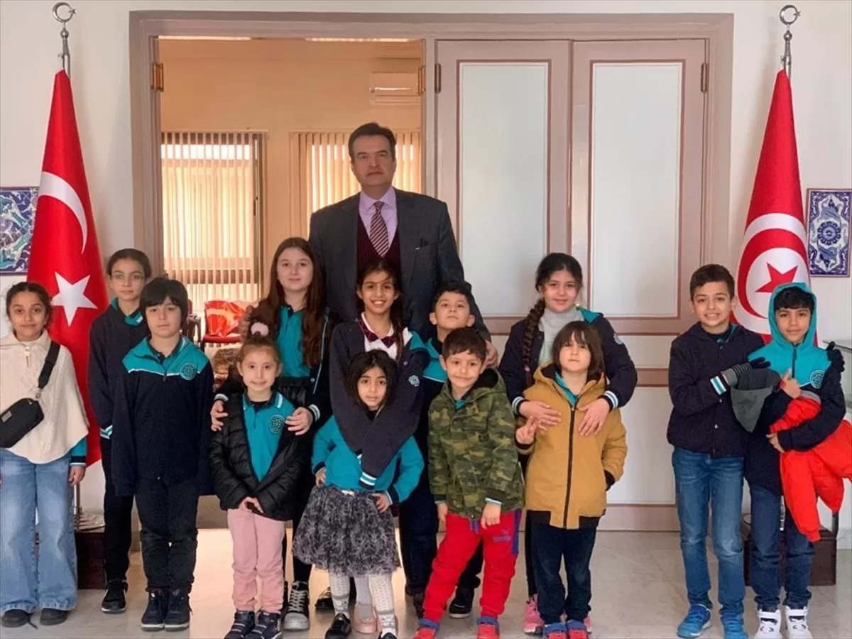 Tunus'taki Maarif Okulu öğrencilerinden depremzedeler için düzenlenen yardım organizasyonuna destek