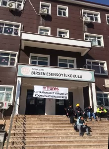 - Sıcak yemek ikramının yanı sıra bölgede kumanya, kandil simidi,