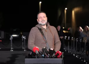 - Sinema, televizyon ve sanat dünyasından ünlü isimler, ortak canlı