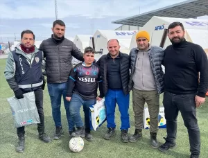 TRABZON (AA) – Kahramanmaraş'ın Afşin ilçesinde üzerinde "Türkiye" yazılı futbol