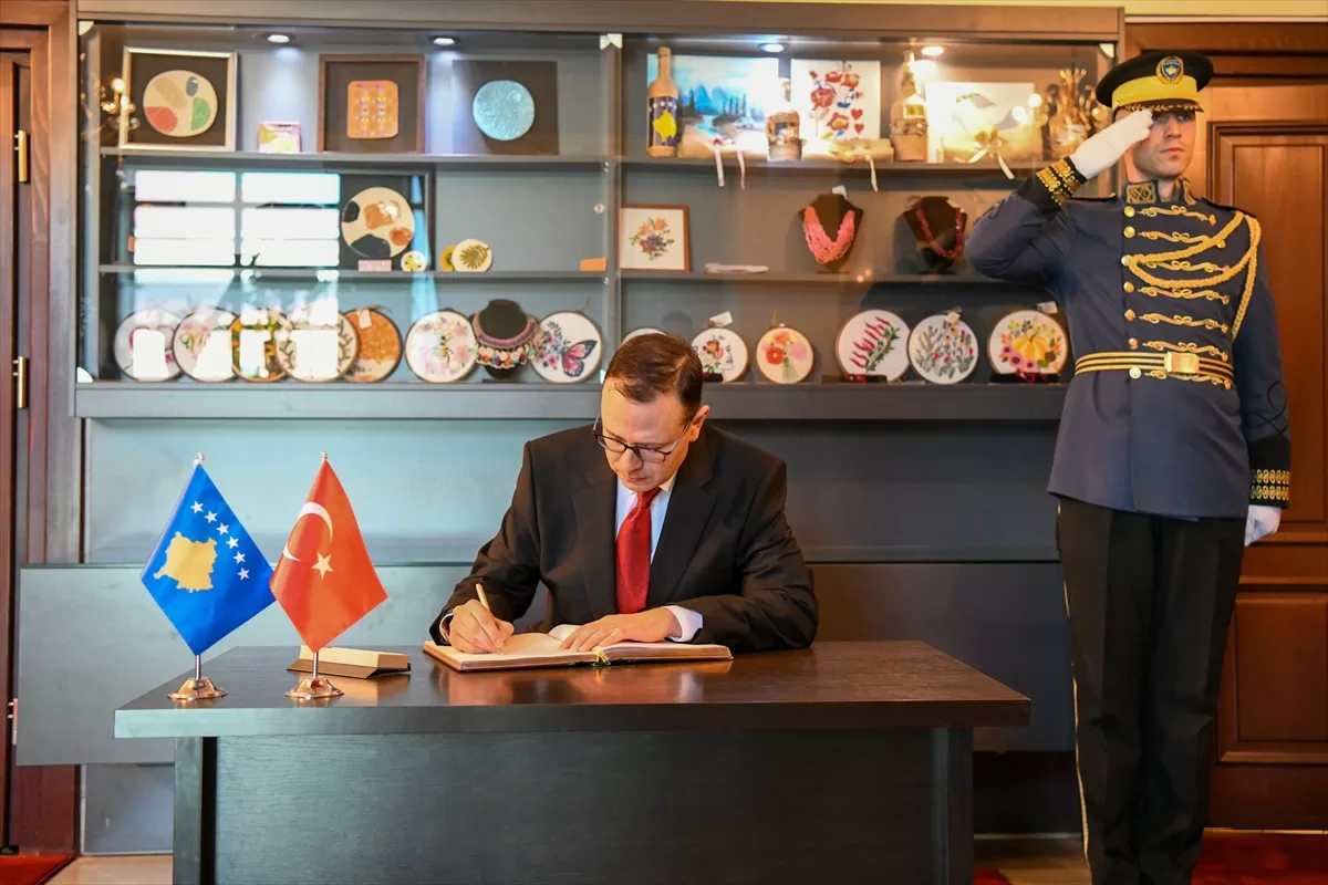 Türkiye’nin Priştine Büyükelçisi Angılı, Kosova Cumhurbaşkanı Osmani’ye güven mektubunu sundu