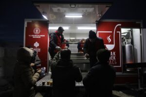 MALATYA (AA) – Vakıflar Genel Müdürlüğü, mobil aşevi aracıyla Malatya'daki