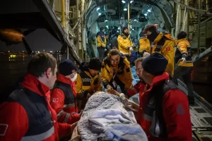 İSTANBUL (AA) – Kahramanmaraş merkezli depremlerde yaralanan bazı vatandaşları taşıyan