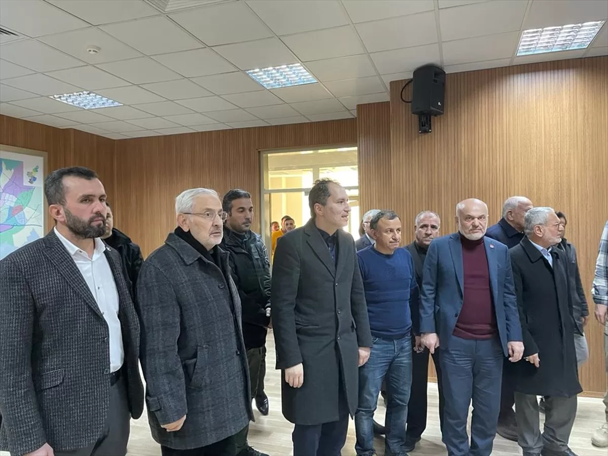 Yeniden Refah Partisi Genel Başkanı Erbakan'dan, depremden etkilenen Adana'ya ziyaret
