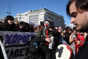 ATİNA (AA) – Yunanistan'ın başkenti Atina'da sanatçılar, hükümetin Güzel Sanatlar