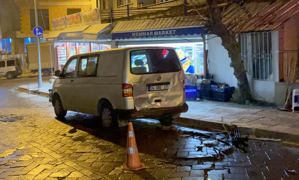 Zeytinburnu'nda çıkan silahlı kavgada 4 kişi yaralandı